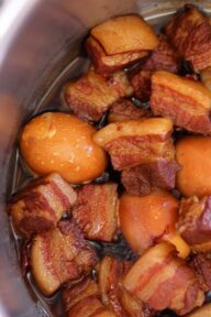 Food Endeavours of the Blue Apocalypse: Vietnamese braised pork belly and hard boiled eggs in coconut juice